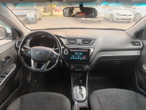 2014 Kia Rio 4-speed III, белый, 780000 рублей - вид 7