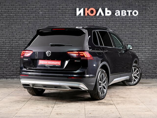 2018 Volkswagen Tiguan II, чёрный, 2550000 рублей, вид 4