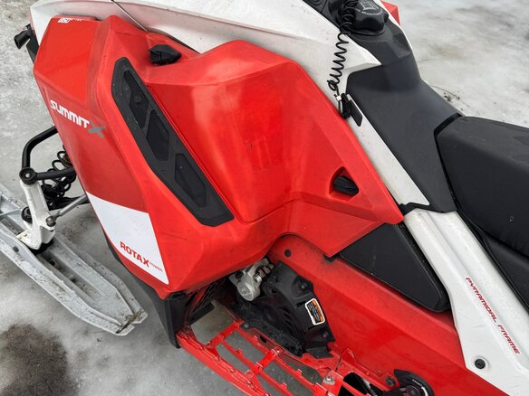 2019 BRP Ski-Doo Summit 850, красный, 1270000 рублей - вид 9