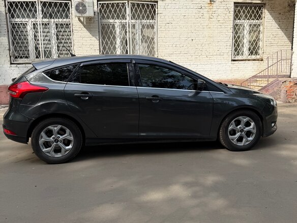 2015 Ford Focus III Рестайлинг, серый, 1000000 рублей - вид 1