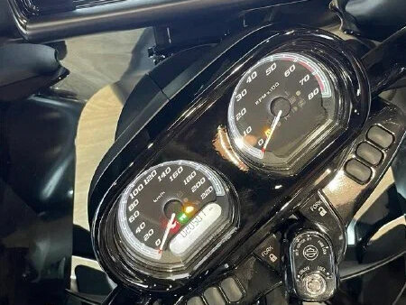 2021 Harley-Davidson Road Glide Limited, чёрный, 3950000 рублей, вид 5