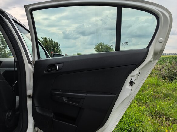 2013 Opel Astra H Рестайлинг, белый, 750000 рублей - вид 10