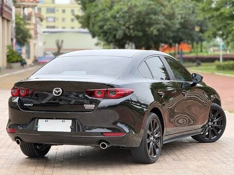 2023 Mazda 3 Axela IV (BP), чёрный, 2150000 рублей, вид 5