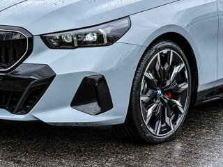 2026 BMW 5 серии 523d xDrive VIII (G60/G61/G68), серый, 8790000 рублей, вид 3