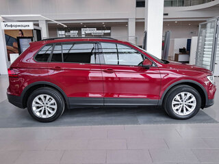 2018 Volkswagen Tiguan II, красный, 2199000 рублей, вид 4