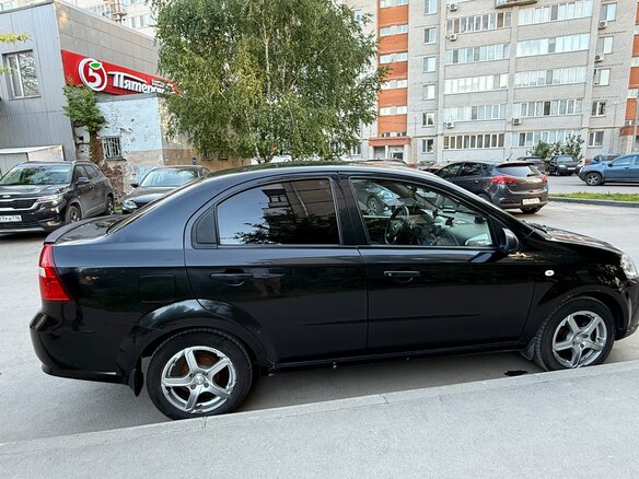 2011 Chevrolet Aveo I Рестайлинг, чёрный, 220000 рублей - вид 3