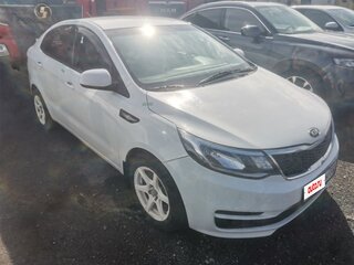 2015 Kia Rio III Рестайлинг, белый, 550000 рублей, вид 1