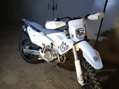 2025 Husqvarna FE 350 PRO, белый, 1090000 рублей, вид 1