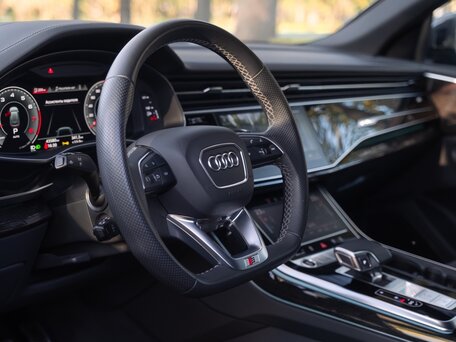2022 Audi Q8 55 TFSI I (4M), серый, 9200000 рублей, вид 5