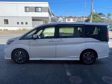 2021 Honda Stepwgn Spada V Рестайлинг, белый, 1980000 рублей, вид 5