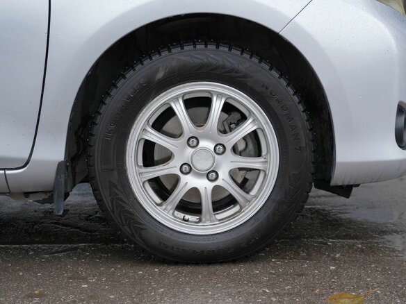 2012 Toyota Vitz III (XP130), серый, 810000 рублей - вид 9