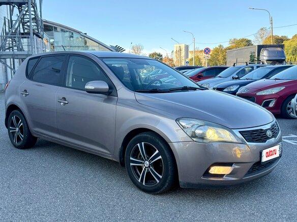 2010 Kia Ceed I Рестайлинг, бежевый, 715000 рублей - вид 1