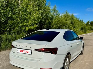 2021 Skoda Octavia IV (A8), белый, 1765000 рублей, вид 4
