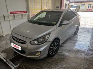2011 Hyundai Solaris I, серебристый, 580000 рублей, вид 2