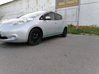 2011 Nissan Leaf I (ZE0/AZE0), серебристый, 600000 рублей, вид 4
