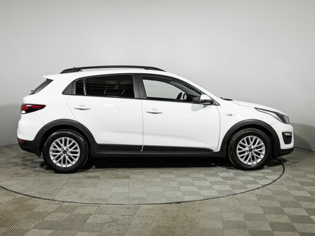 2018 Kia Rio X-Line IV, белый, 1375900 рублей, вид 4