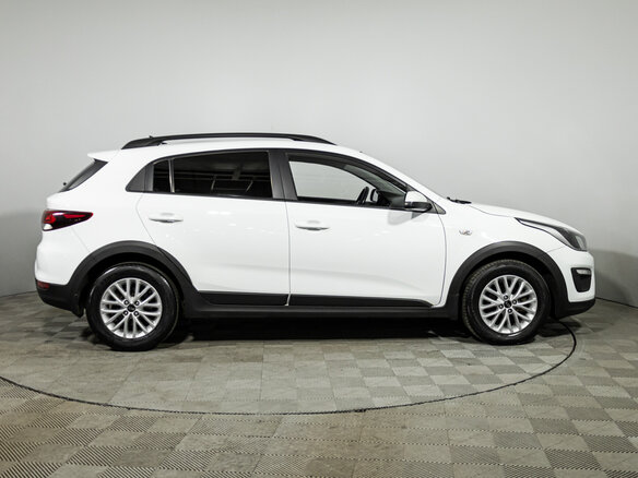 2018 Kia Rio X-Line IV, белый, 1325900 рублей - вид 3
