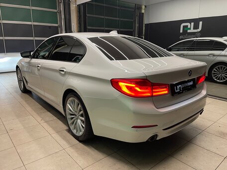 2017 BMW 5 серии 530d xDrive VII (G30/G31/G38), белый, 3350000 рублей, вид 4