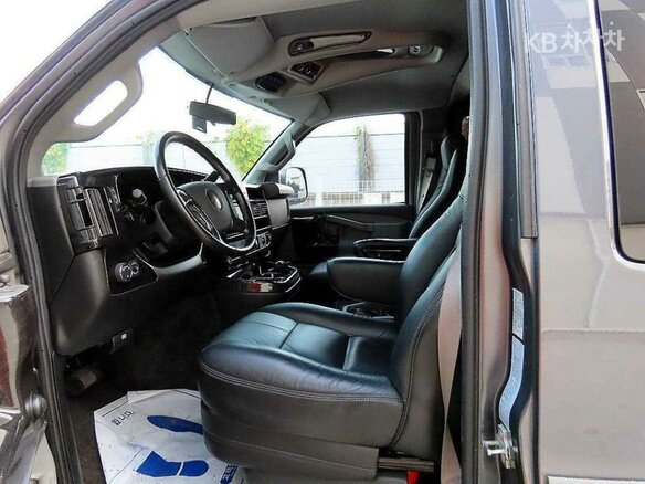 2017 Chevrolet Express II, серый, 10500000 рублей - вид 6