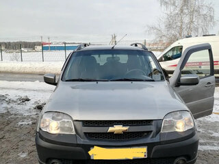 2013 Chevrolet Niva I Рестайлинг, серый, 650000 рублей, вид 2