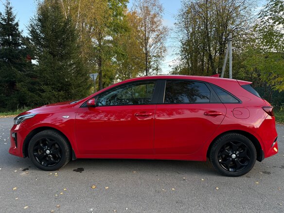2018 Kia Ceed III, красный, 1560000 рублей - вид 3