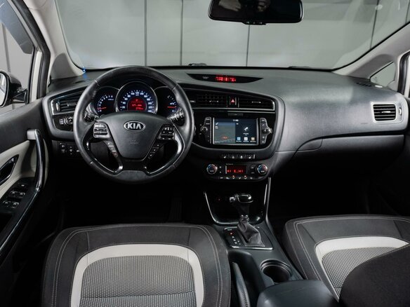 2017 Kia Ceed II Рестайлинг, серебристый, 1220000 рублей - вид 5