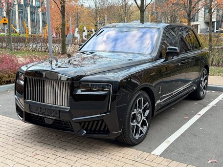 2026 Rolls-Royce Cullinan Black Badge I Рестайлинг (Series II), чёрный, 59850000 рублей, вид 1