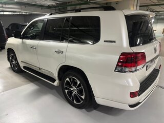2020 Toyota Land Cruiser 200 Series Рестайлинг 2, белый, 8500000 рублей, вид 4
