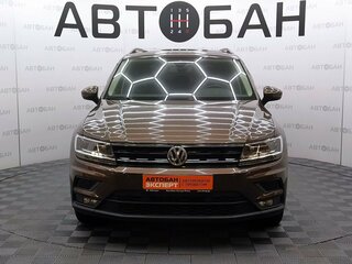 2020 Volkswagen Tiguan II, коричневый, 2309000 рублей, вид 2