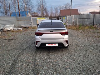2020 Kia Rio IV, серый, 1490000 рублей, вид 3