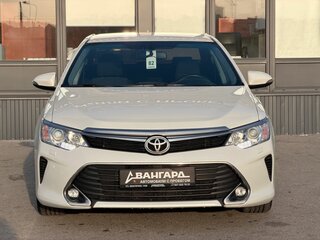 2017 Toyota Camry VII (XV50) Рестайлинг 2, белый, 2350000 рублей, вид 3