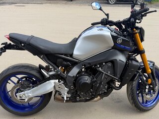 2024 Yamaha MT-09 (FZ-09), серебристый, 1299000 рублей, вид 3