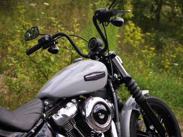 2025 Harley-Davidson Street Bob, серый, 1699000 рублей - вид 2