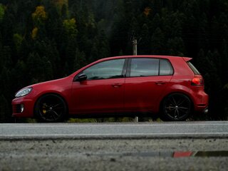 2012 Volkswagen Golf GTI VI, красный, 1450000 рублей, вид 4