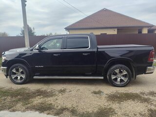 2018 Ram 1500 Crew Cab V, чёрный, 6500000 рублей, вид 3