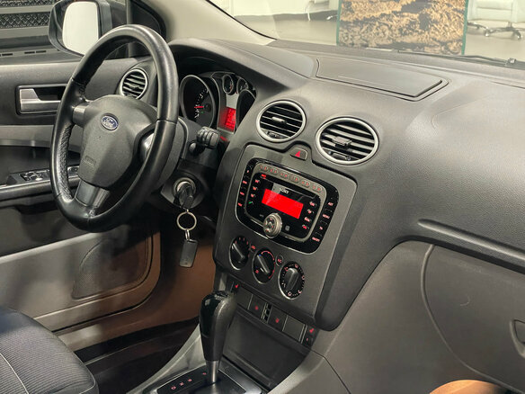 2011 Ford Focus II Рестайлинг, чёрный, 680000 рублей - вид 11