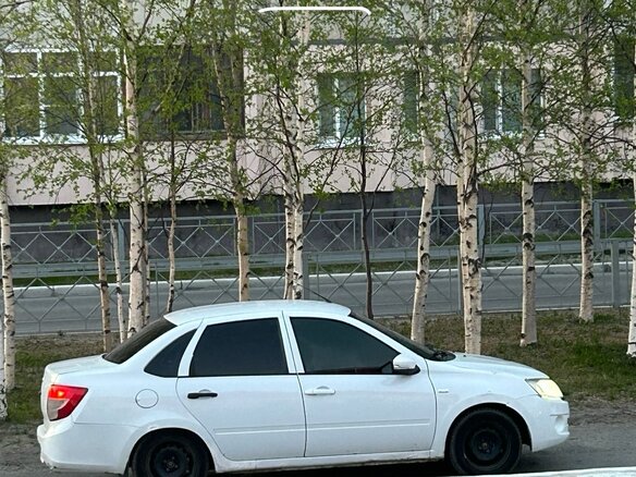 2012 Lada (ВАЗ) Granta I, белый, 300000 рублей - вид 1