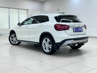 2017 Mercedes-Benz GLA 250 I (X156) Рестайлинг, белый, 1700000 рублей, вид 4