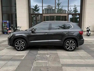2023 Volkswagen Tharu I, чёрный, 1490444 рублей, вид 4