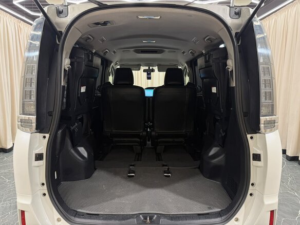 2015 Toyota Voxy III (R80), белый, 1699000 рублей - вид 21