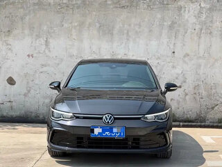 2023 Volkswagen Golf VIII, чёрный, 1650000 рублей, вид 2