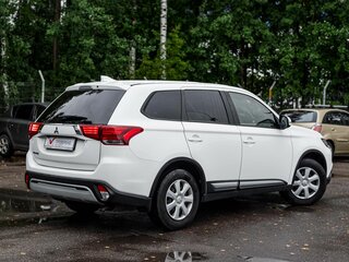 2020 Mitsubishi Outlander III Рестайлинг 3, белый, 1499000 рублей, вид 2