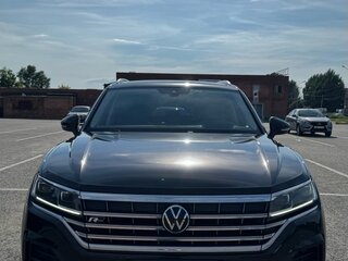 2021 Volkswagen Touareg III, коричневый, 5440000 рублей, вид 1