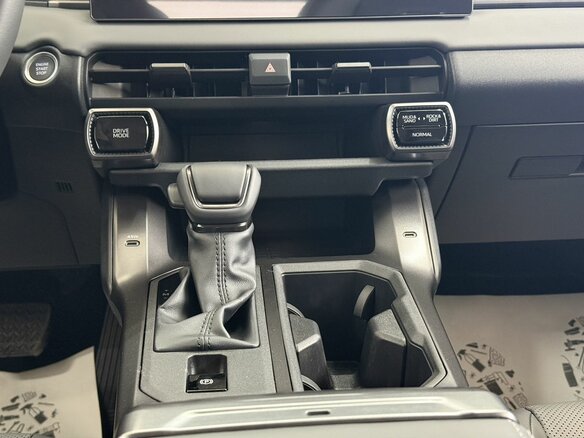 2026 Toyota RAV4 VI (XA60), чёрный - вид 13