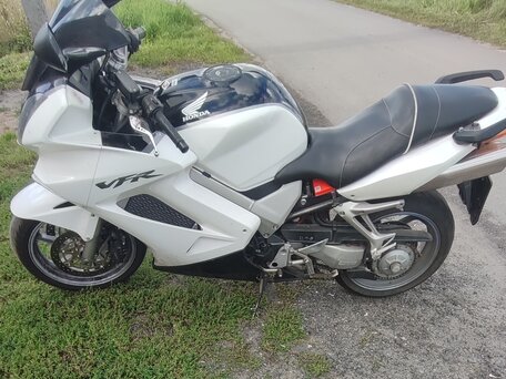2005 Honda VFR 800, белый, 410000 рублей, вид 3