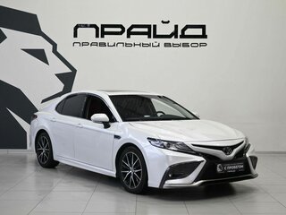 2022 Toyota Camry VIII (XV70) Рестайлинг, белый, 3379900 рублей, вид 3