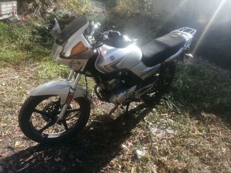 2012 Yamaha YBR125, серебристый, 90000 рублей, вид 4