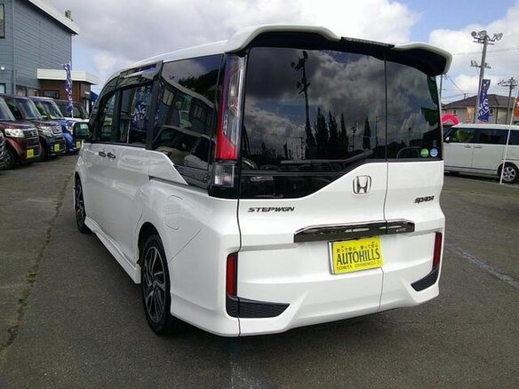 2017 Honda Stepwgn Spada V, белый, 1470000 рублей - вид 5