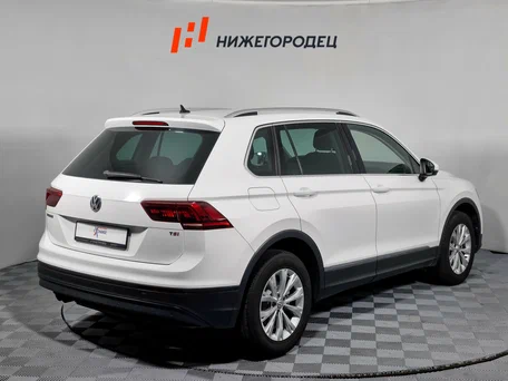 2017 Volkswagen Tiguan II, белый, 2049000 рублей, вид 5