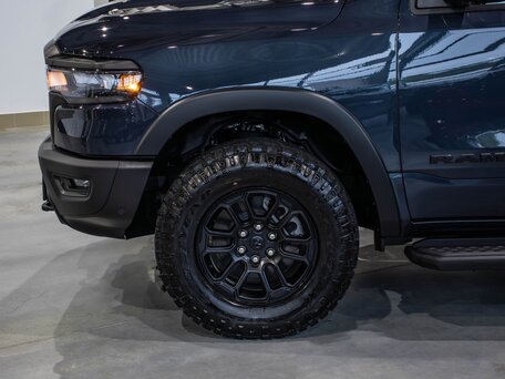 2025 Ram 1500 Crew Cab V Рестайлинг, синий, 8490000 рублей, вид 5